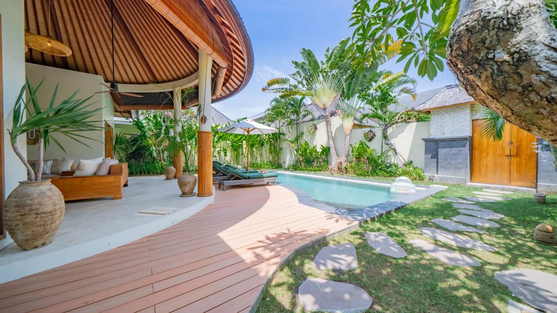 Luxury Balinese Oasis With Private Pool - 2 Br Villa Kerobokan