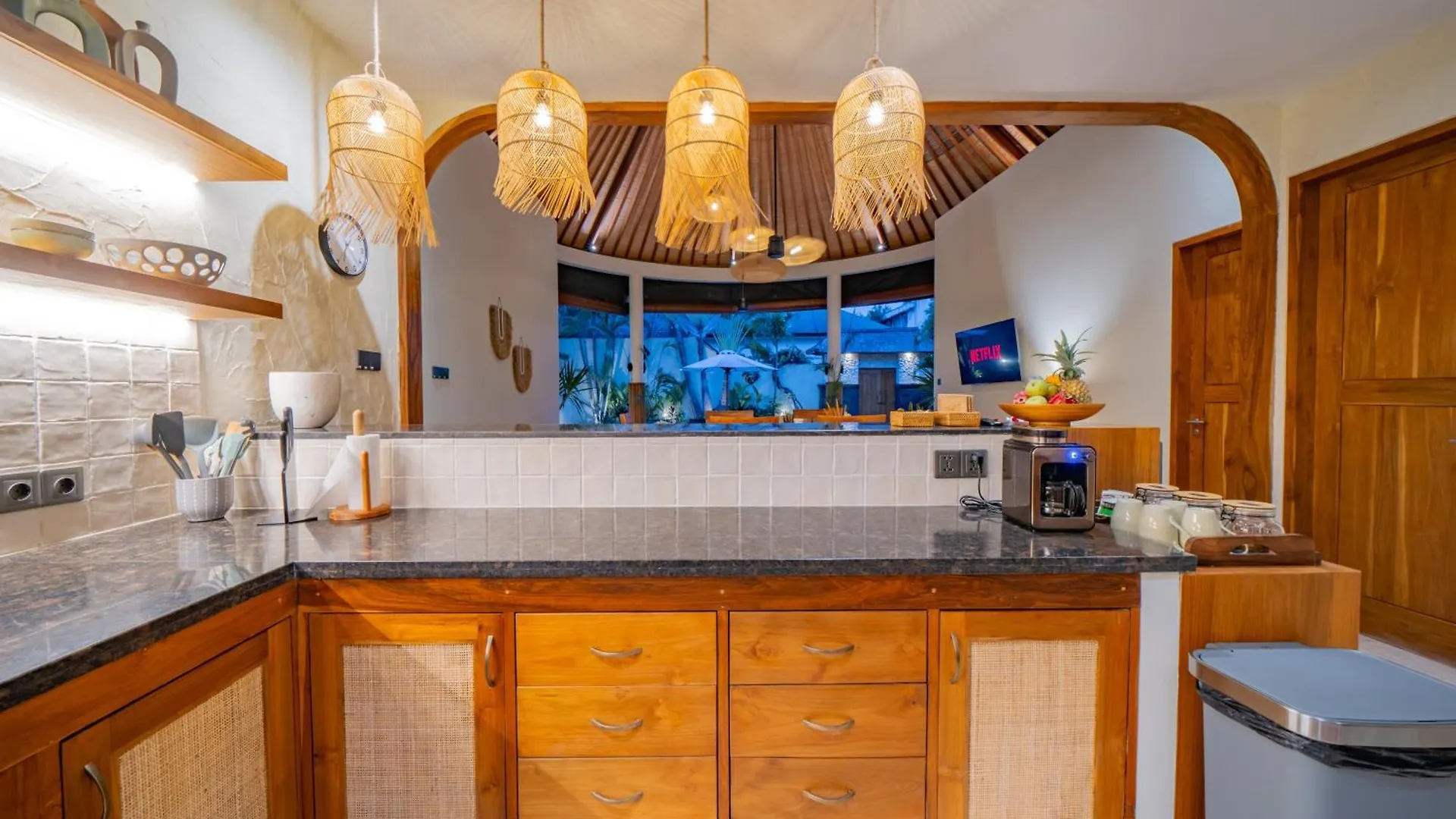 Luxury Balinese Oasis With Private Pool - 2 Br Villa Kerobokan