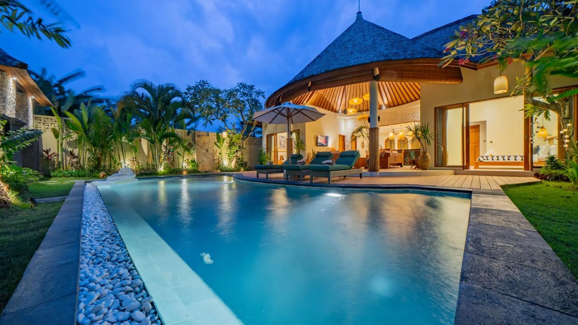 Luxury Balinese Oasis With Private Pool - 2 Br Villa Kerobokan   Kerobokan (Bali)