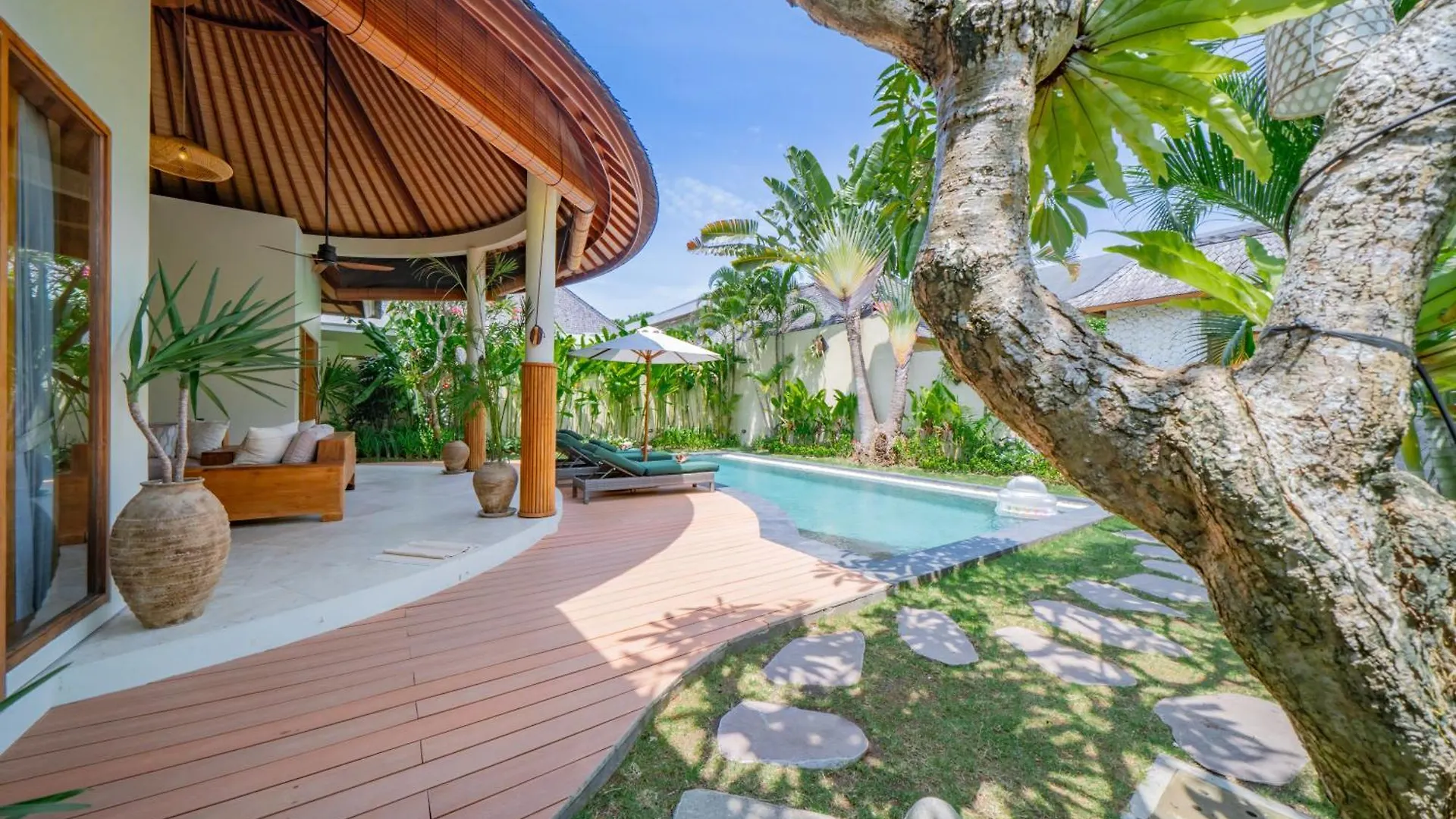 Luxury Balinese Oasis With Private Pool - 2 Br Villa Kerobokan  Indonesia