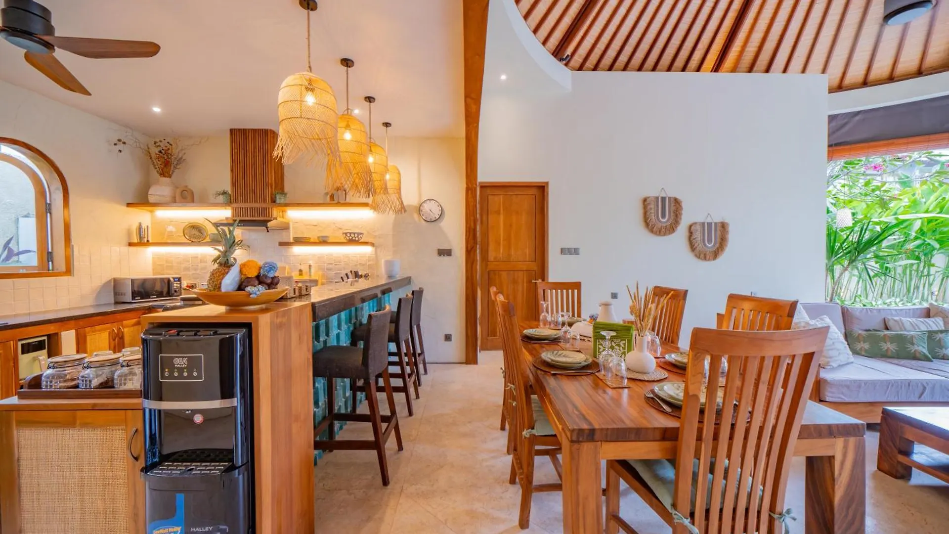 Luxury Balinese Oasis With Private Pool - 2 Br Villa Kerobokan