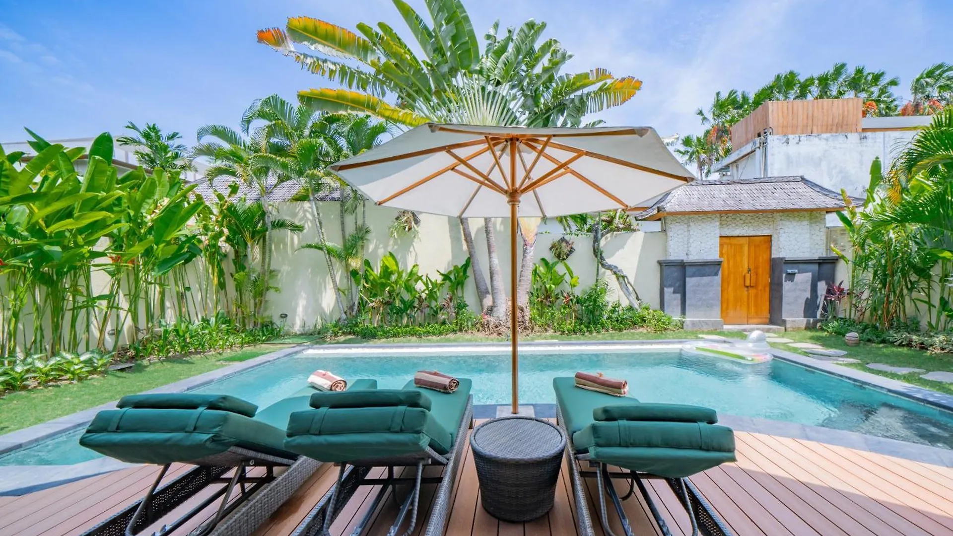 Luxury Balinese Oasis With Private Pool - 2 Br Villa Kerobokan