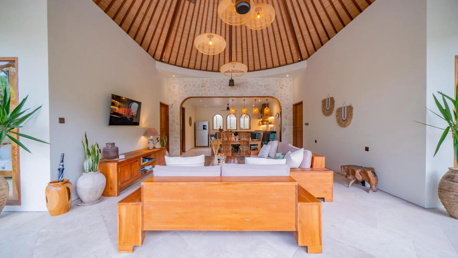 Luxury Balinese Oasis With Private Pool - 2 Br Villa Kerobokan