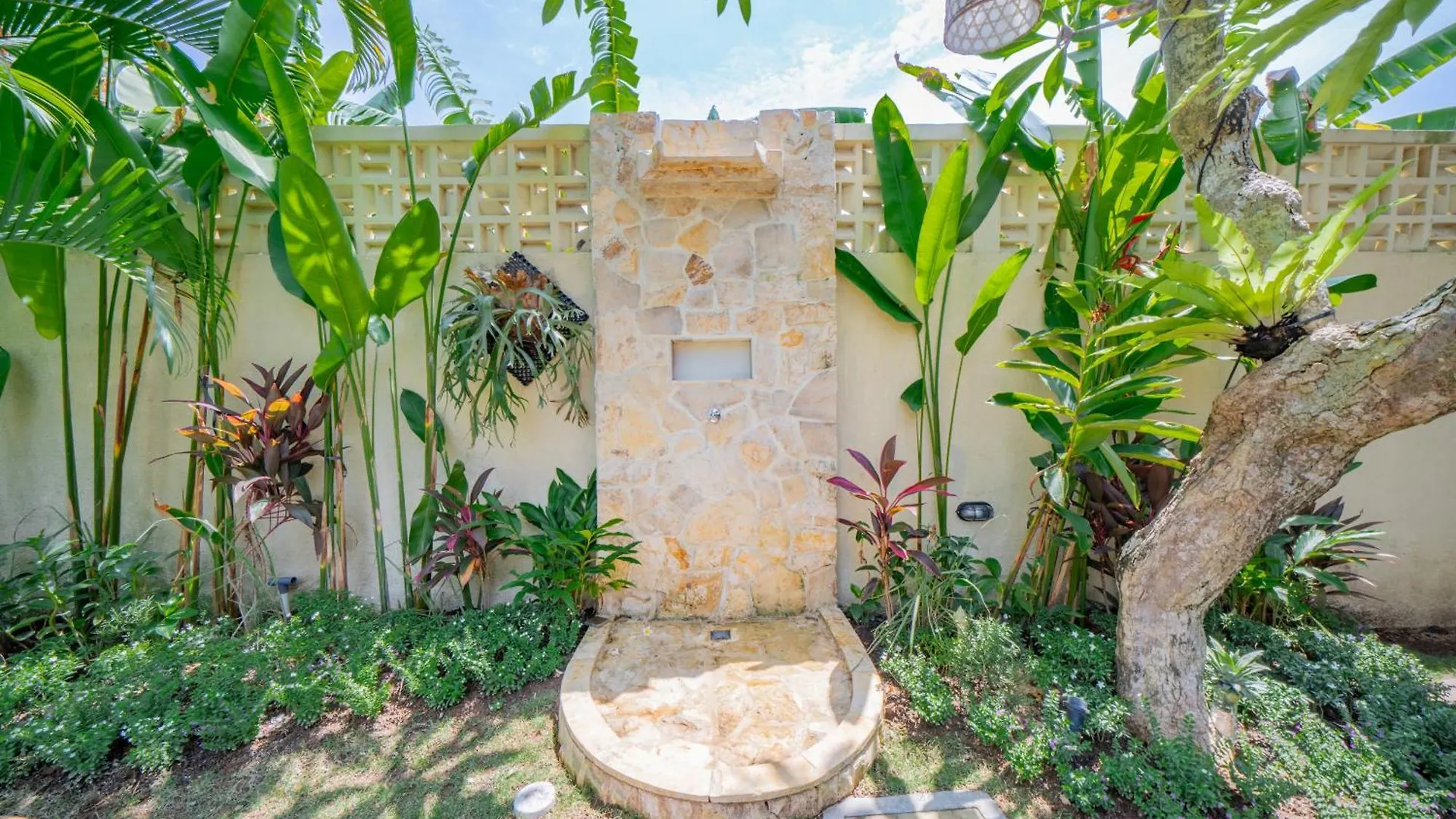 Luxury Balinese Oasis With Private Pool - 2 Br Villa Kerobokan  Indonesia