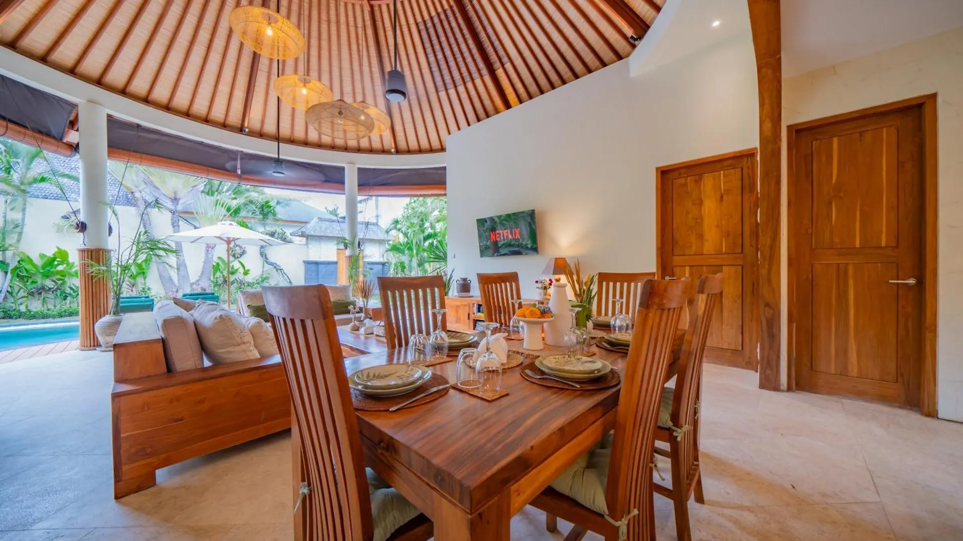 Luxury Balinese Oasis With Private Pool - 2 Br Villa Kerobokan   Kerobokan (Bali)